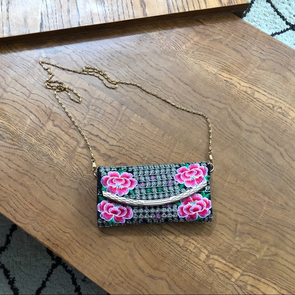 Stunning vintage floral purse